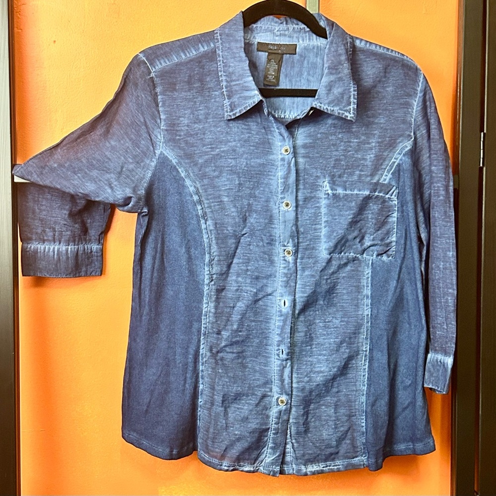 💚💚5/$25💚💚 Chambray Button Down Shirt Lightweight Top